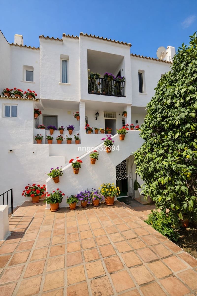 3 sypialnia Penthouse na sprzedaż w Benahavis z basenem - 349 900 € (Ref: 9588218)