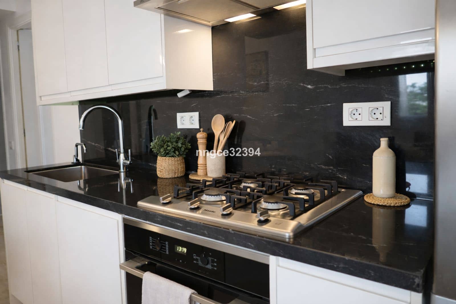 3 sypialnia Penthouse na sprzedaż w Benahavis z basenem - 349 900 € (Ref: 9588218)