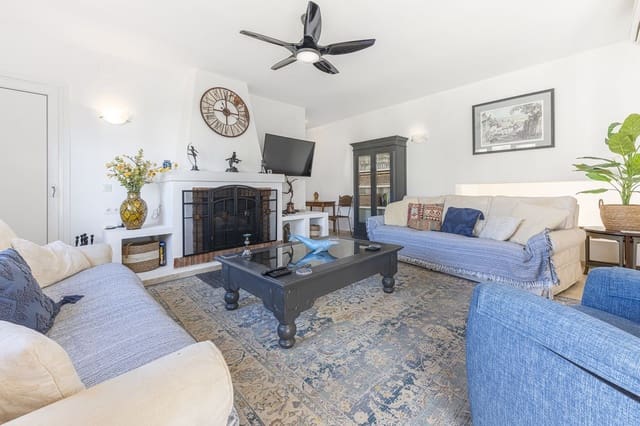 3 slaapkamer Villa te koop in Puerto de la Duquesa, Manilva met zwembad - € 475.000 (Ref: 9632633)