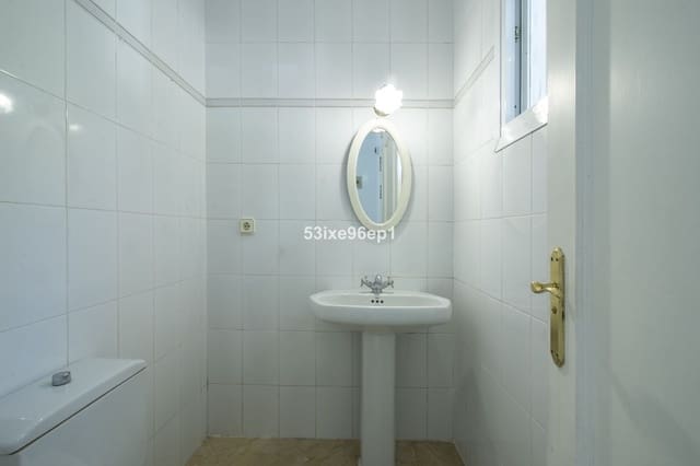 Casa de 5 habitaciones en New Golden Mile, Estepona en venta con piscina - 475.000 € (Ref: 9635005)