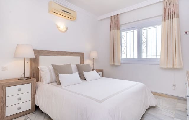 2 bedroom Apartment for sale in Estepona with pool - € 329,000 (Ref: 9650397)