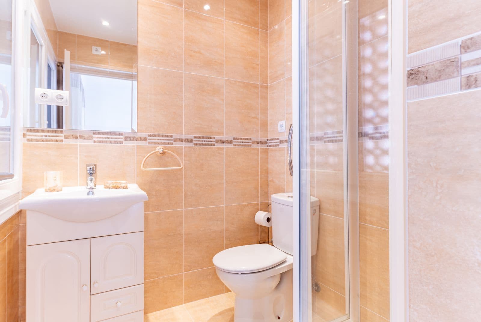 2 bedroom Apartment for sale in Estepona with pool - € 329,000 (Ref: 9650397)