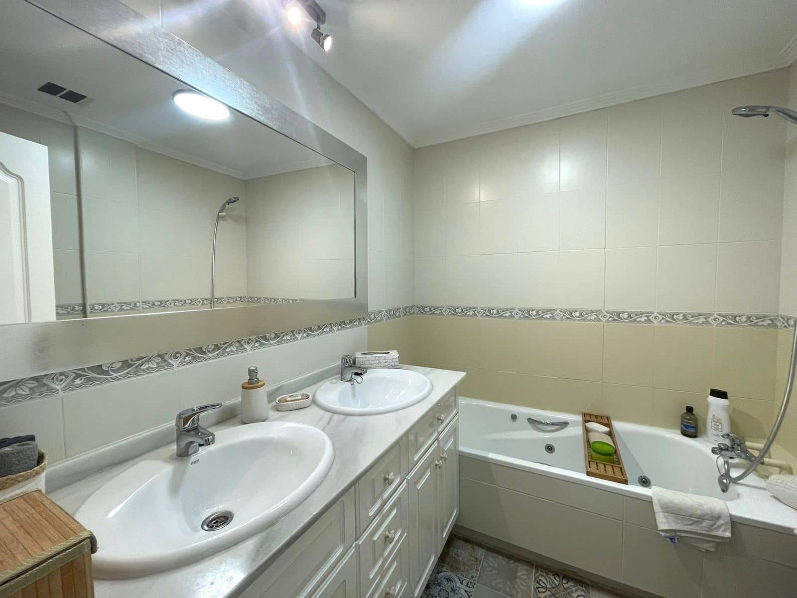 2 Zimmer Apartment zu verkaufen in Estepona mit Pool Garage - 324.000 € (Ref: 9650399)