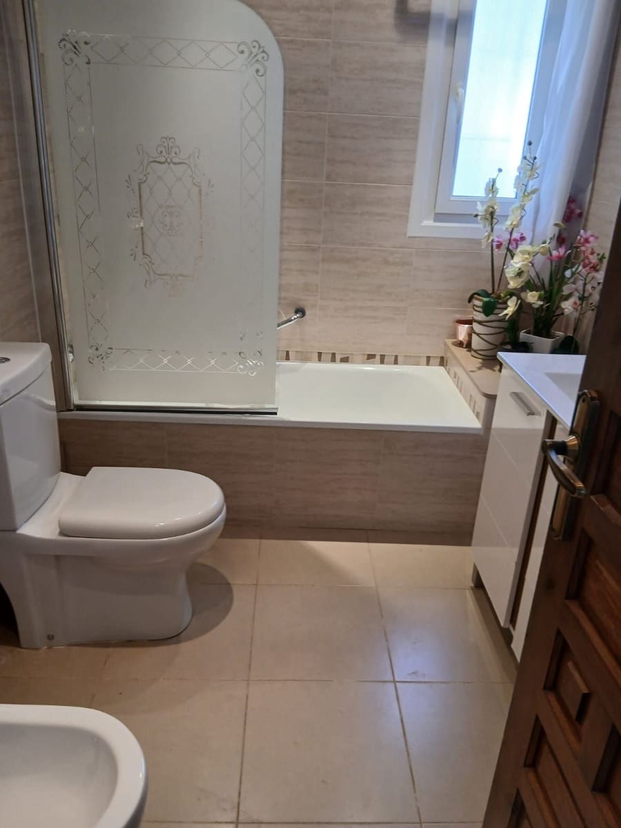 3 soveværelse Villa til salg i Estepona med swimmingpool garage - € 690.000 (Ref: 9650600)