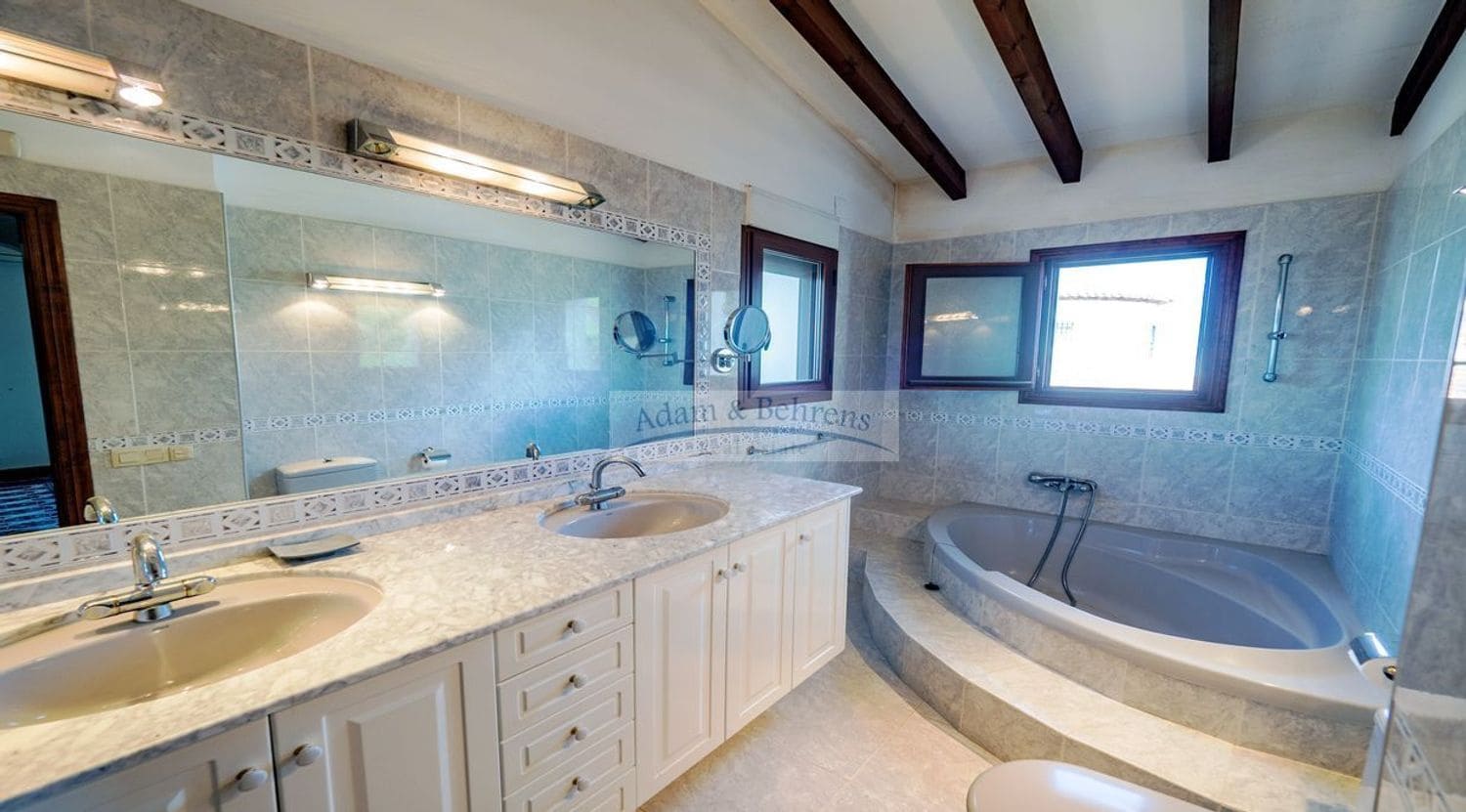 4 quarto Moradia para venda em Denia com piscina garagem - 690 000 € (Ref: 6889410)