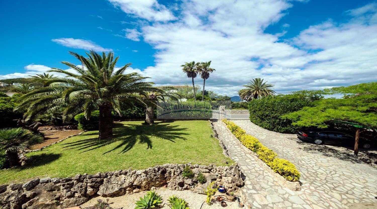 4 quarto Moradia para venda em Denia com piscina garagem - 690 000 € (Ref: 6889410)