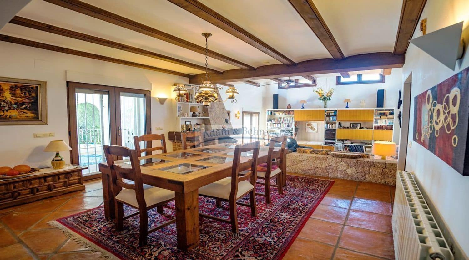 4 quarto Moradia para venda em Denia com piscina garagem - 690 000 € (Ref: 6889410)