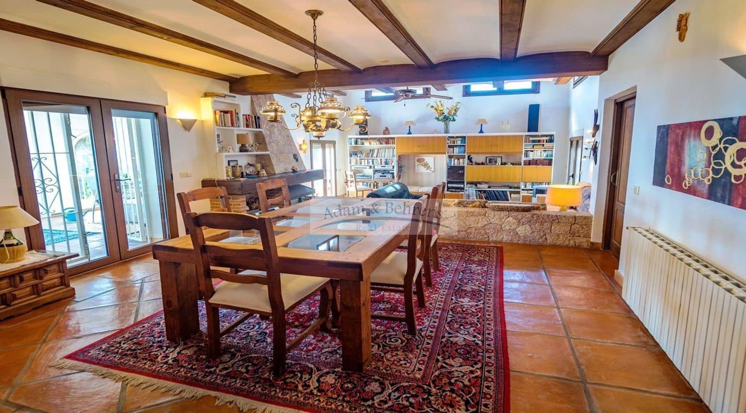 4 quarto Moradia para venda em Denia com piscina garagem - 690 000 € (Ref: 6889410)