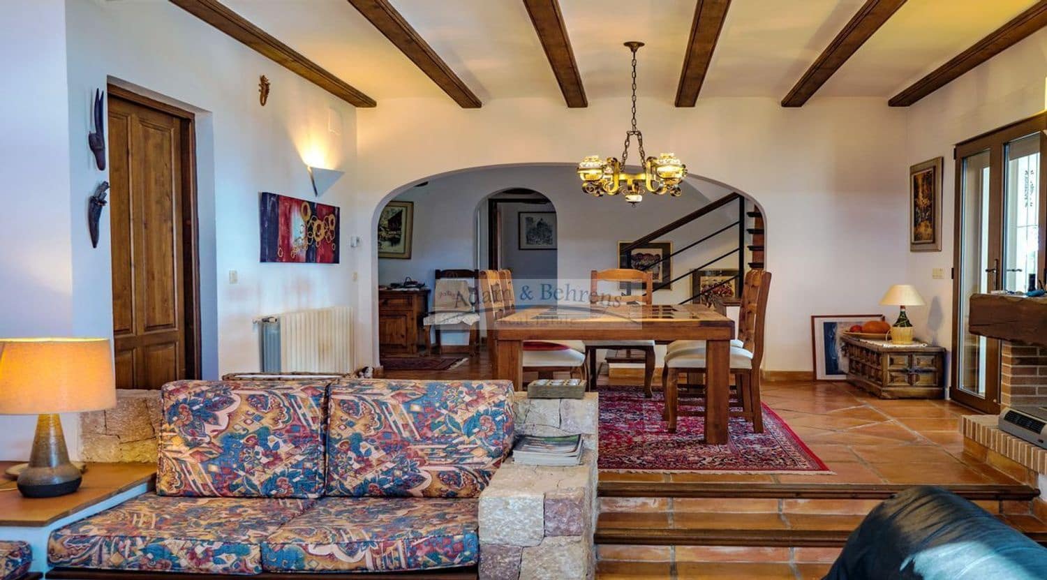 4 quarto Moradia para venda em Denia com piscina garagem - 690 000 € (Ref: 6889410)