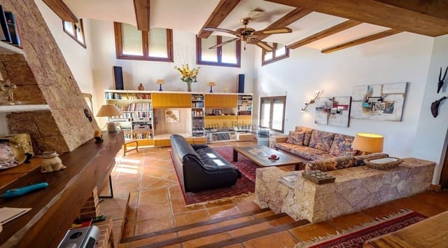 4 quarto Moradia para venda em Dénia com piscina garagem - 690 000 € (Ref: 6889410)