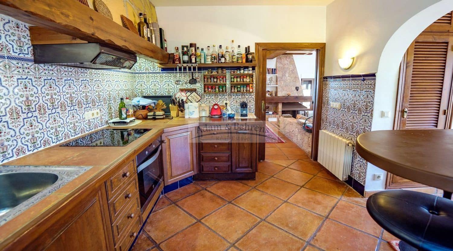 4 quarto Moradia para venda em Denia com piscina garagem - 690 000 € (Ref: 6889410)