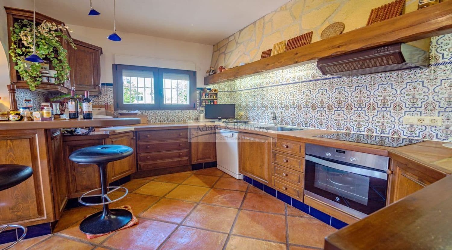 4 quarto Moradia para venda em Denia com piscina garagem - 690 000 € (Ref: 6889410)