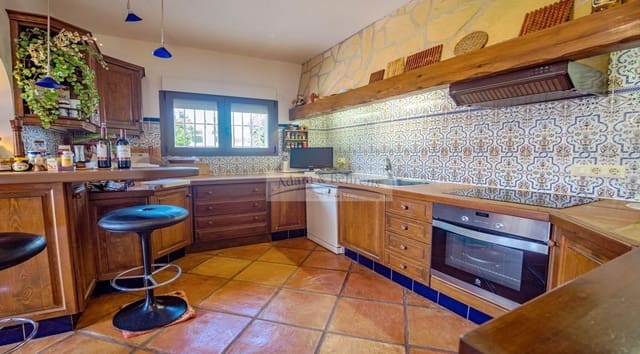 4 quarto Moradia para venda em Dénia com piscina garagem - 690 000 € (Ref: 6889410)