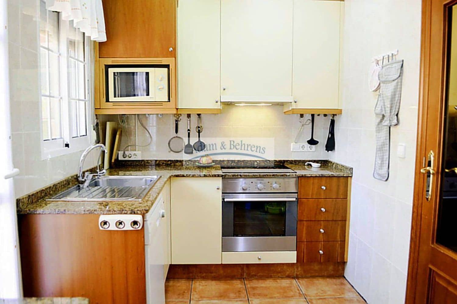 4 bedroom Villa for sale in Denia with pool garage - € 750,000 (Ref: 8110370)