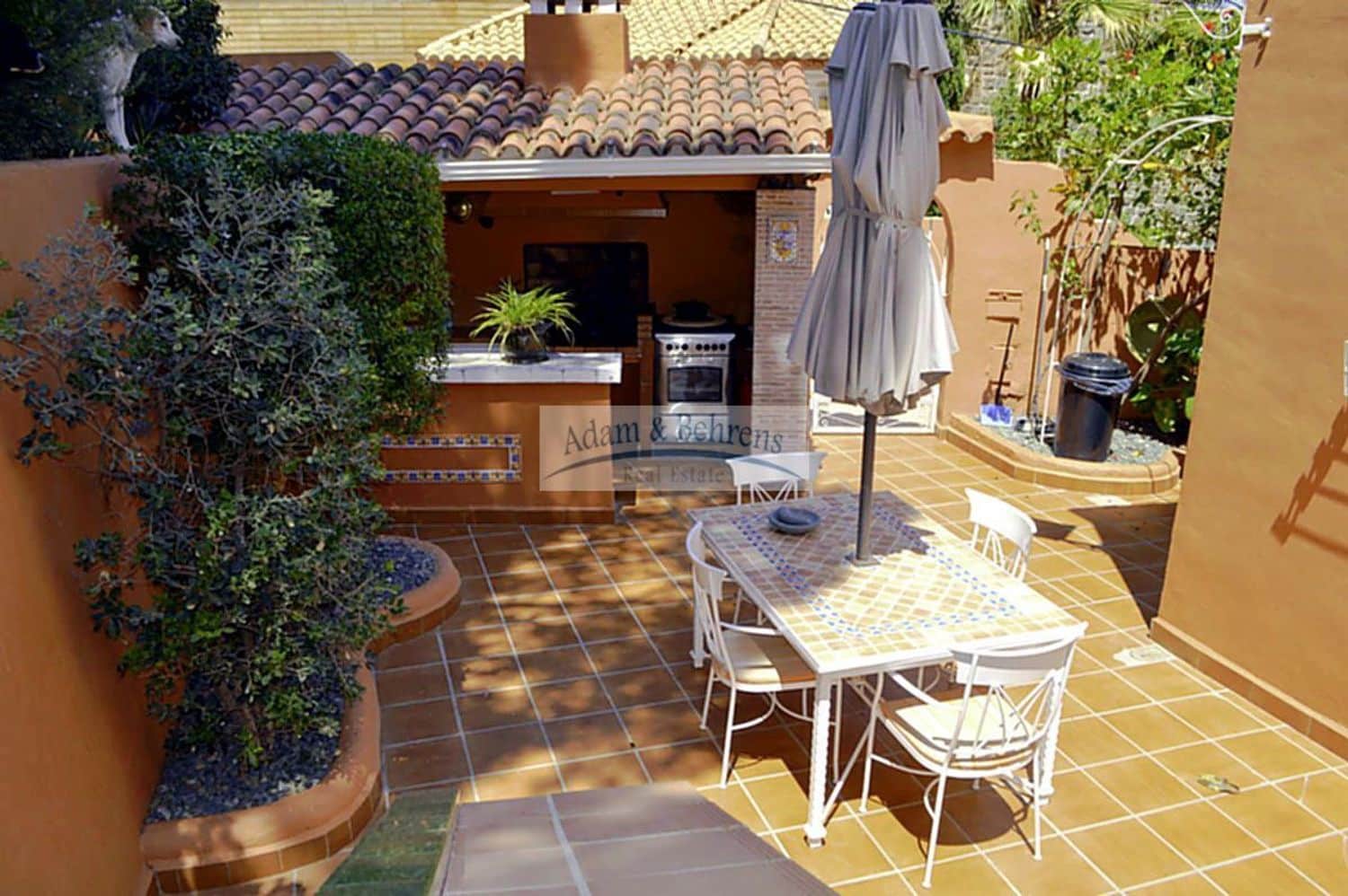 4 bedroom Villa for sale in Denia with pool garage - € 750,000 (Ref: 8110370)