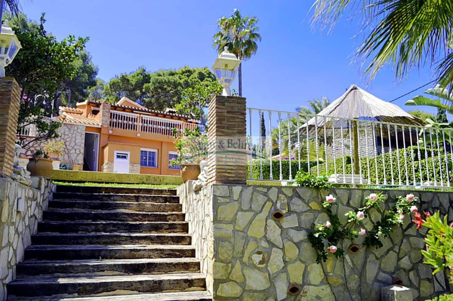 4 bedroom Villa for sale in Denia with pool garage - € 750,000 (Ref: 8110370)