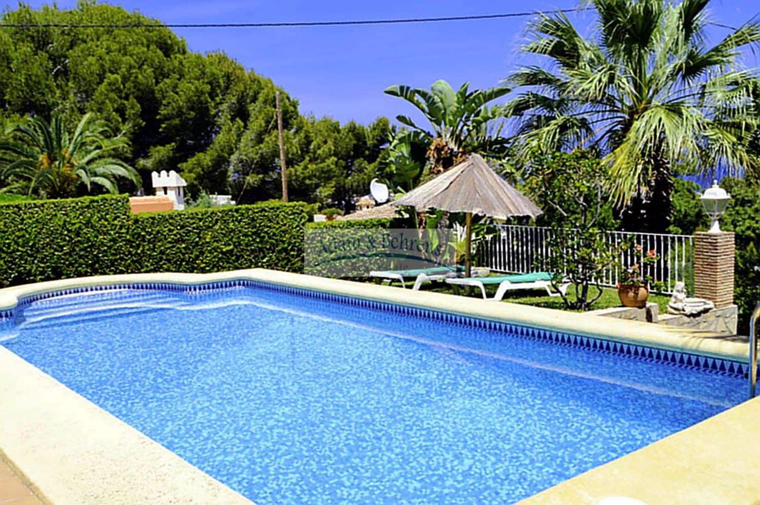 4 bedroom Villa for sale in Denia with pool garage - € 750,000 (Ref: 8110370)