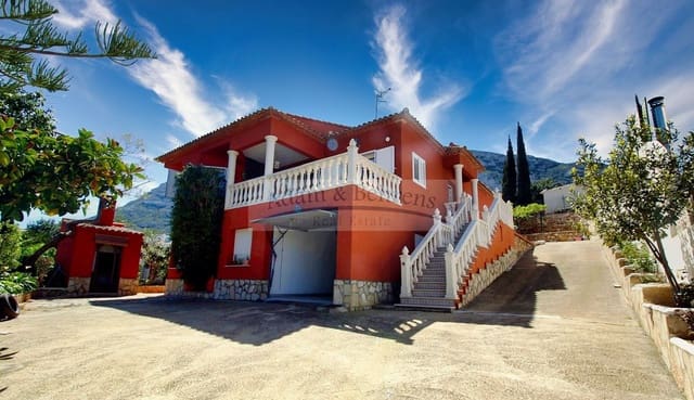 6 soveværelse Villa til salg i El Montgó, Dénia med garage - € 590.000 (Ref: 8912522)