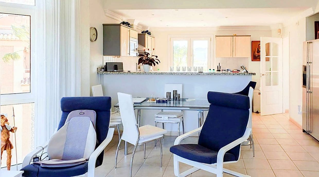 Apartamento de 2 habitaciones en Oliva en venta con piscina garaje - 289.000 € (Ref: 9115667)