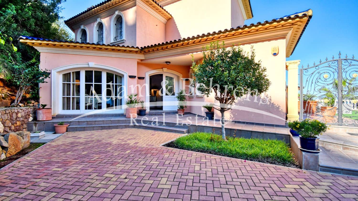 5 makuuhuone Huvila myytävänä paikassa La Sella mukana uima-altaan 
autotalli - 1 499 000 € (Ref: 9284062)