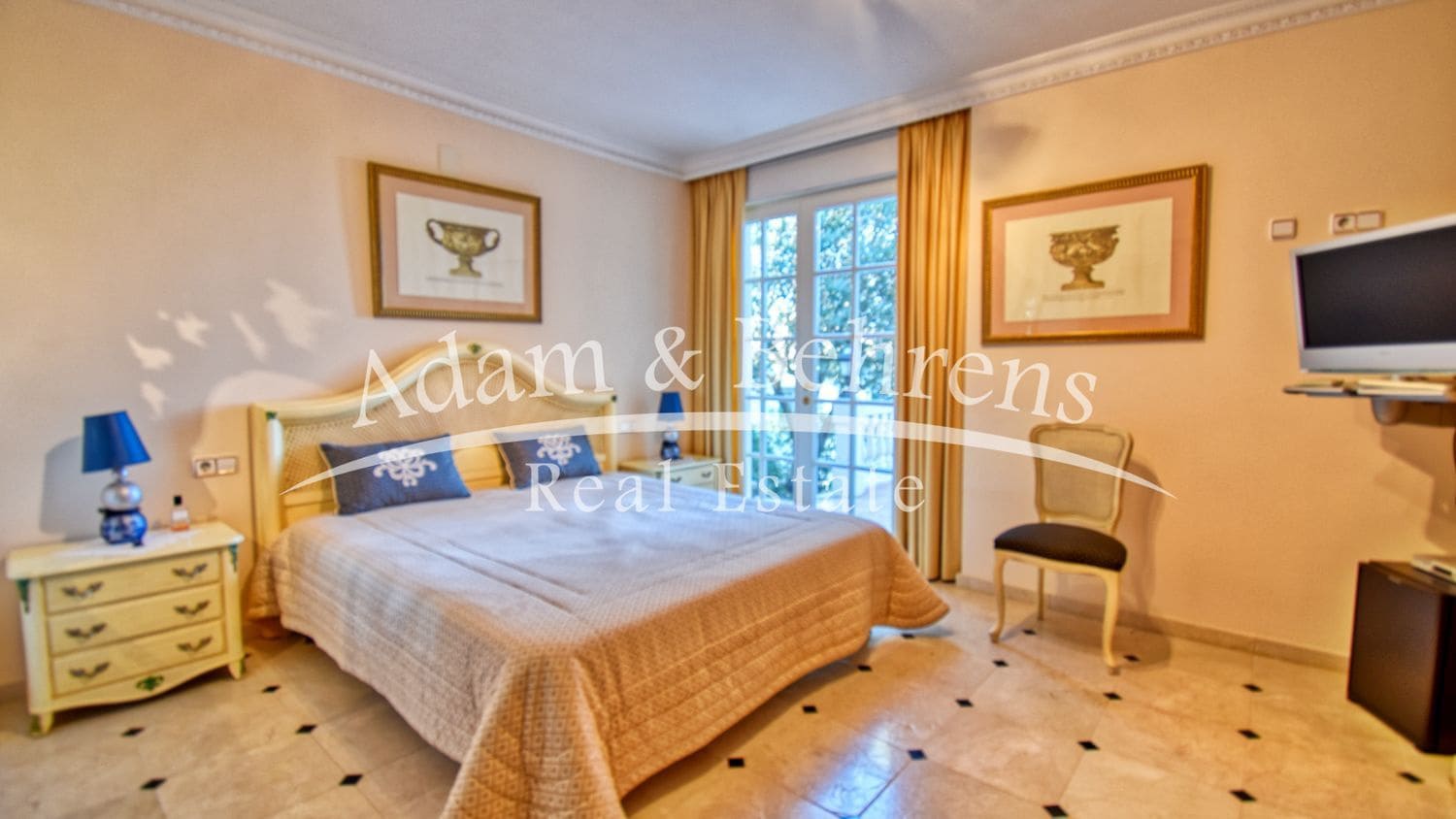 5 makuuhuone Huvila myytävänä paikassa La Sella mukana uima-altaan 
autotalli - 1 499 000 € (Ref: 9284062)