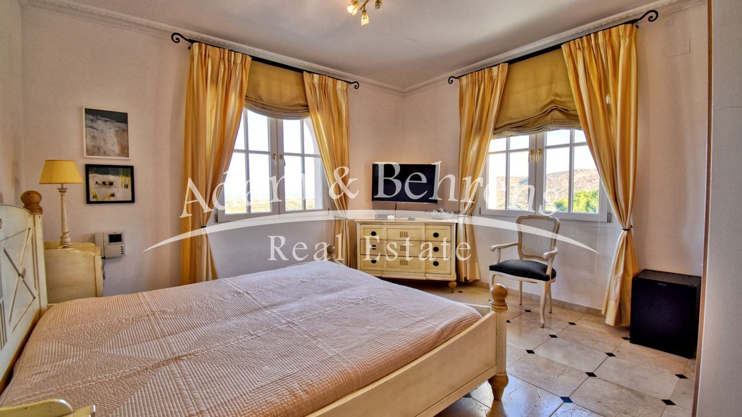 5 makuuhuone Huvila myytävänä paikassa La Sella mukana uima-altaan 
autotalli - 1 499 000 € (Ref: 9284062)