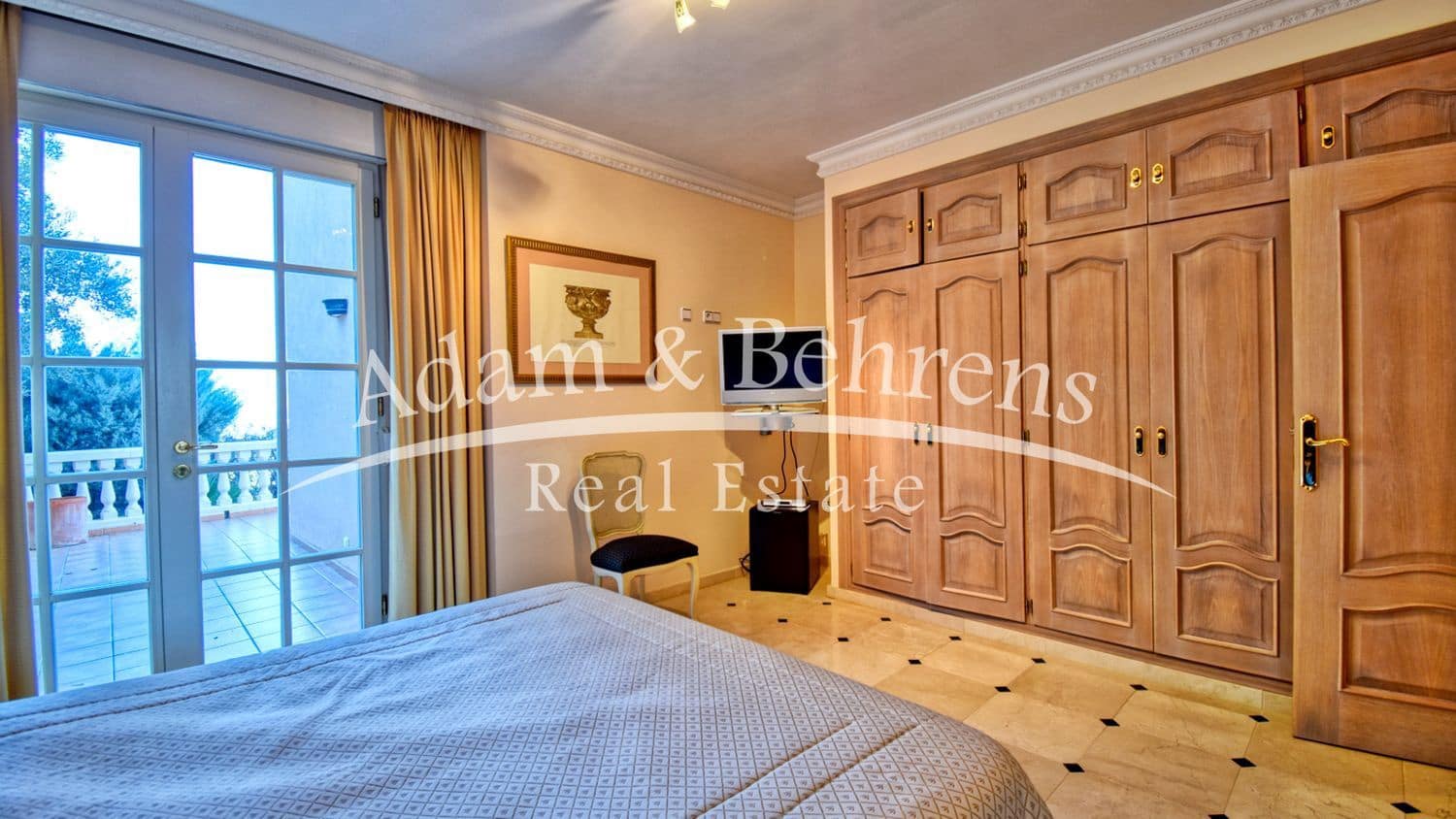 5 makuuhuone Huvila myytävänä paikassa La Sella mukana uima-altaan 
autotalli - 1 499 000 € (Ref: 9284062)