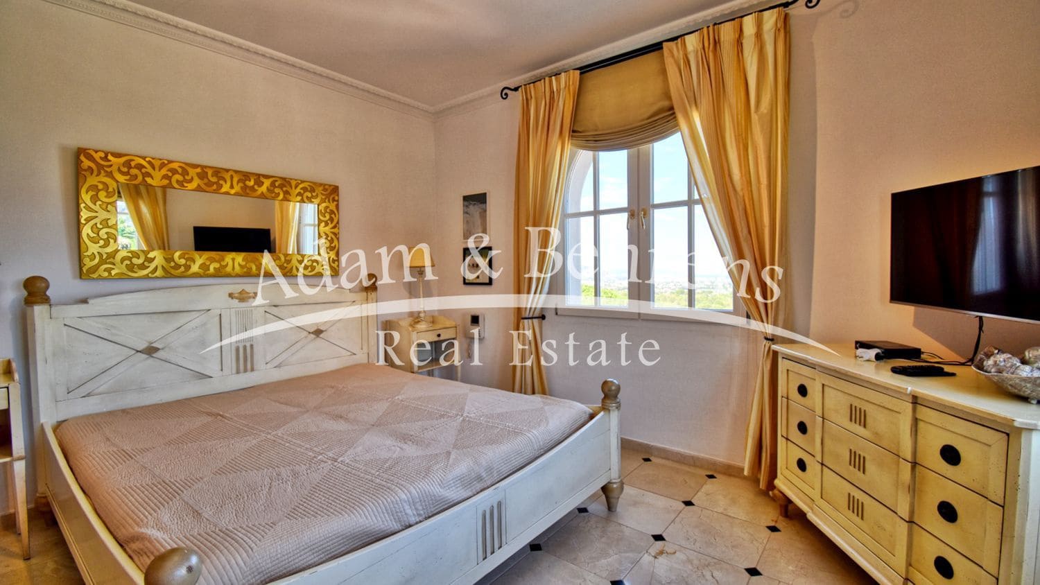 5 makuuhuone Huvila myytävänä paikassa La Sella mukana uima-altaan 
autotalli - 1 499 000 € (Ref: 9284062)