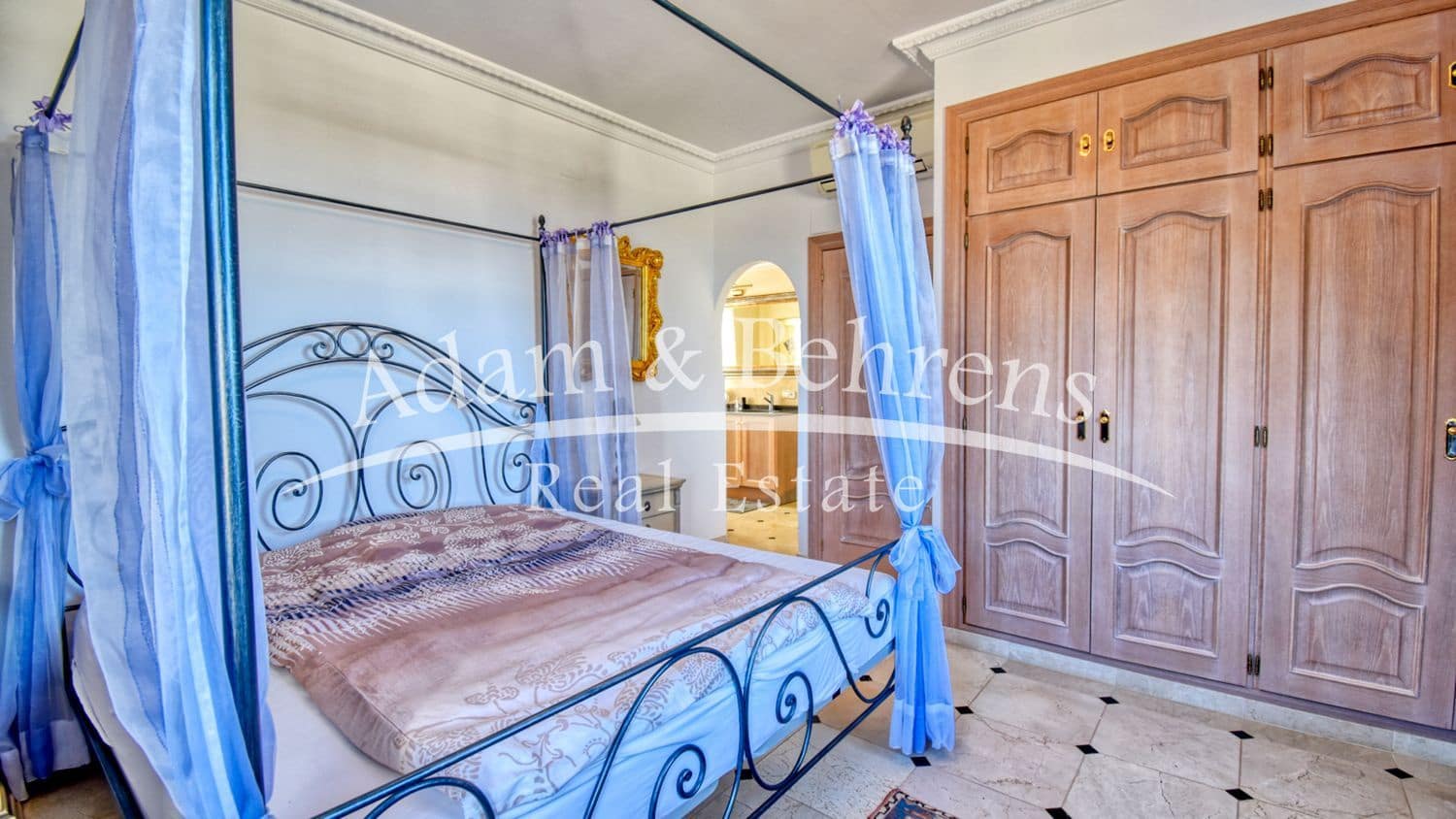 5 makuuhuone Huvila myytävänä paikassa La Sella mukana uima-altaan 
autotalli - 1 499 000 € (Ref: 9284062)