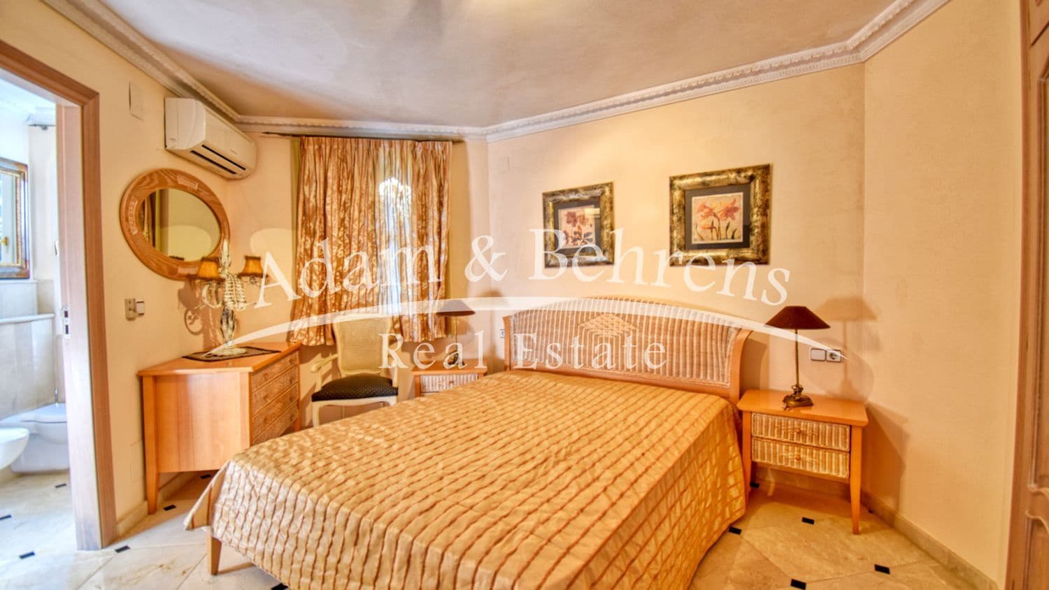 5 makuuhuone Huvila myytävänä paikassa La Sella mukana uima-altaan 
autotalli - 1 499 000 € (Ref: 9284062)