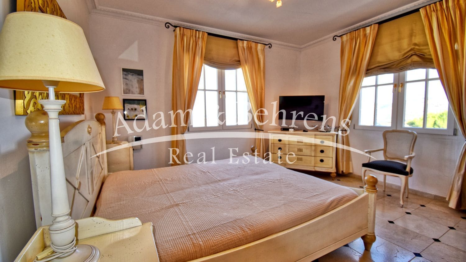 5 makuuhuone Huvila myytävänä paikassa La Sella mukana uima-altaan 
autotalli - 1 499 000 € (Ref: 9284062)