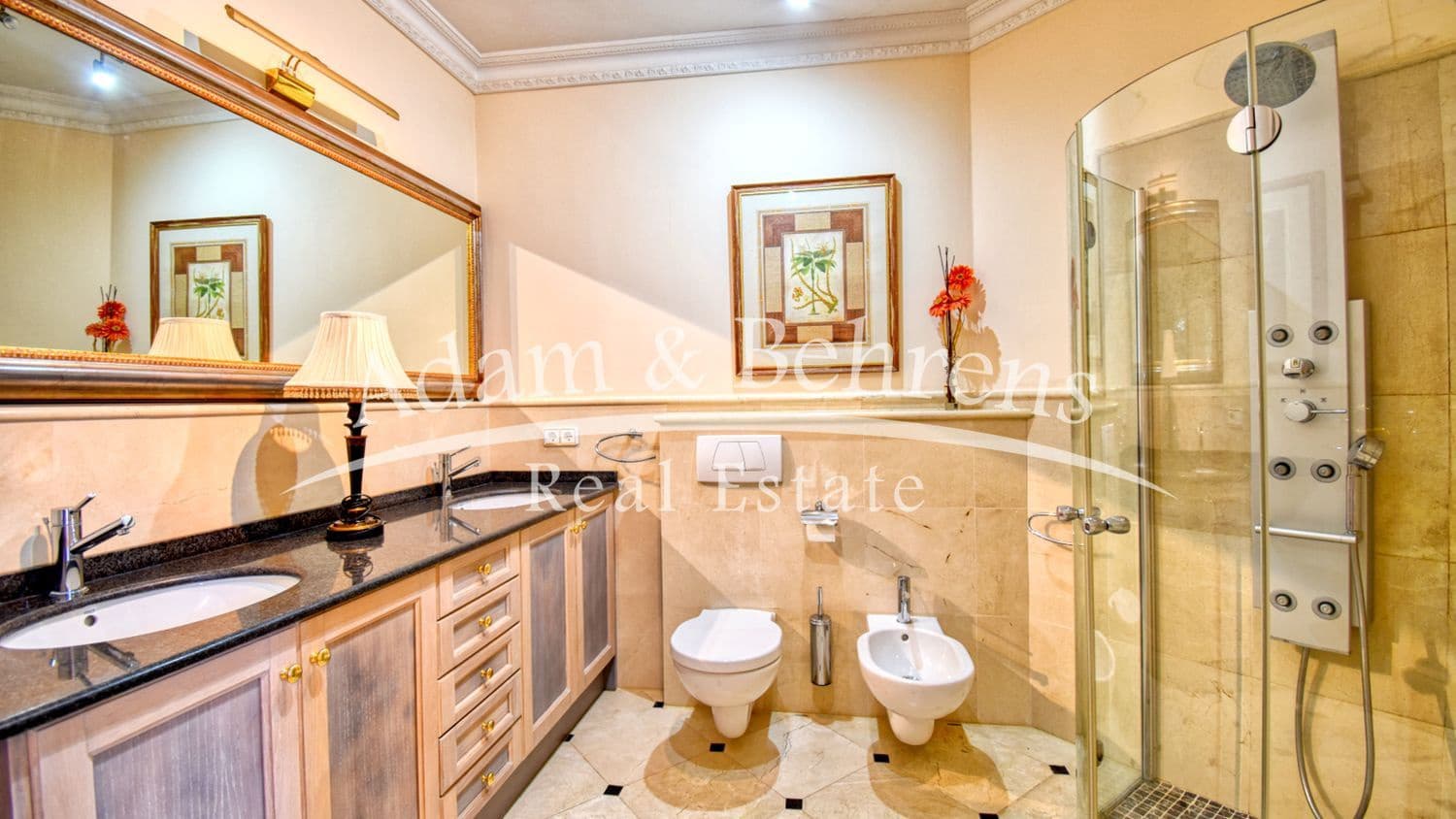 5 makuuhuone Huvila myytävänä paikassa La Sella mukana uima-altaan 
autotalli - 1 499 000 € (Ref: 9284062)