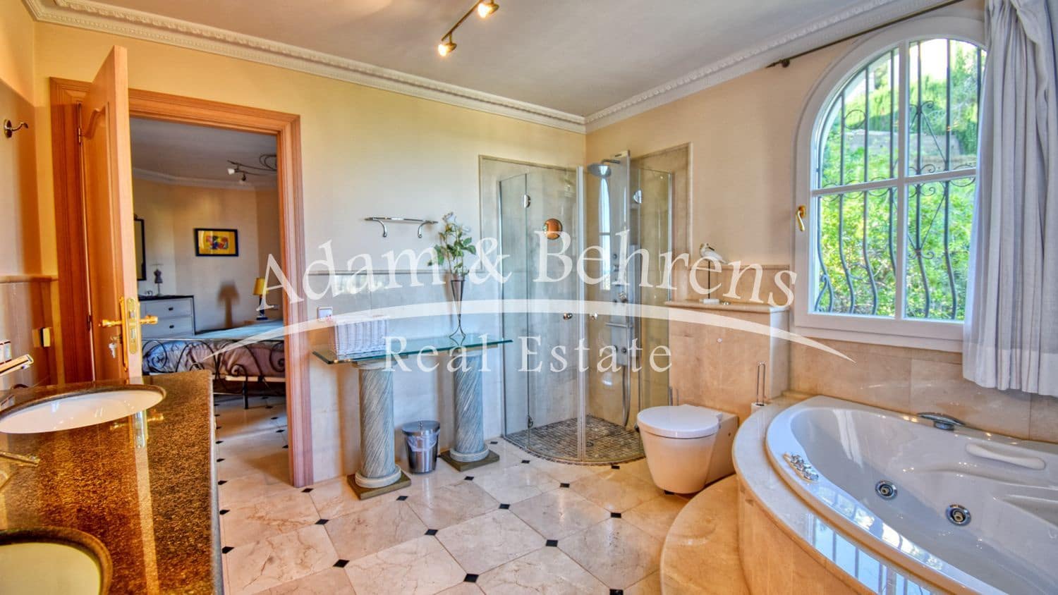 5 makuuhuone Huvila myytävänä paikassa La Sella mukana uima-altaan 
autotalli - 1 499 000 € (Ref: 9284062)