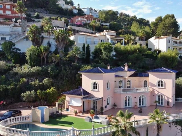 Chalet de 5 habitaciones en Pedreguer en venta con piscina garaje - 1.499.000 € (Ref: 9284062)