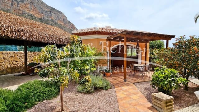 4 bedroom Villa for sale in Montgó - Ermita, Javea / Xàbia with pool garage - € 1,650,000 (Ref: 9294552)