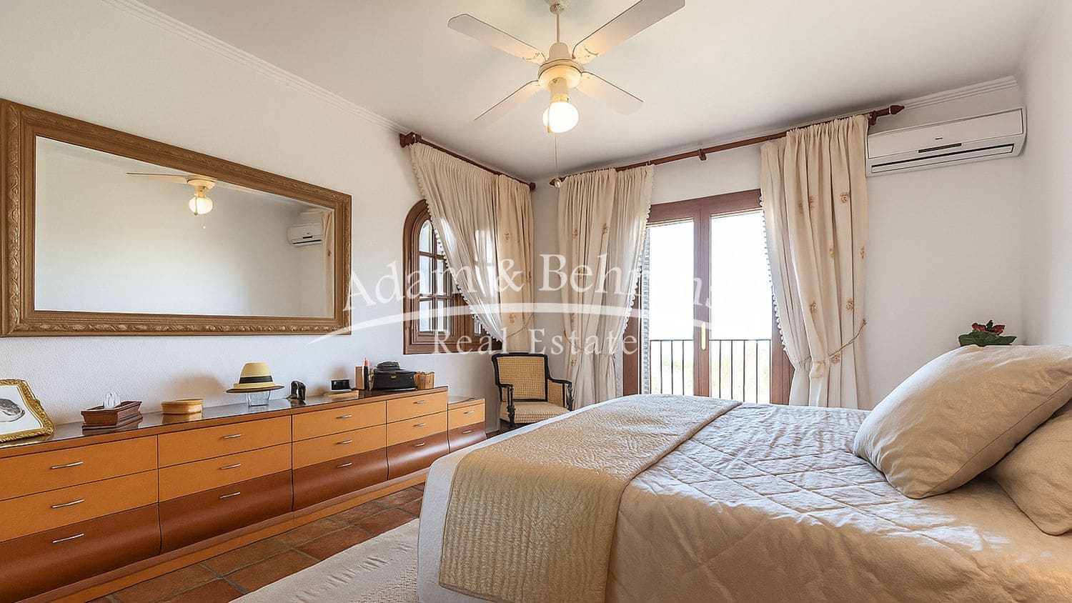 5 sypialnia Willa na sprzedaż w Denia z basenem garażem - 850 000 € (Ref: 9371196)