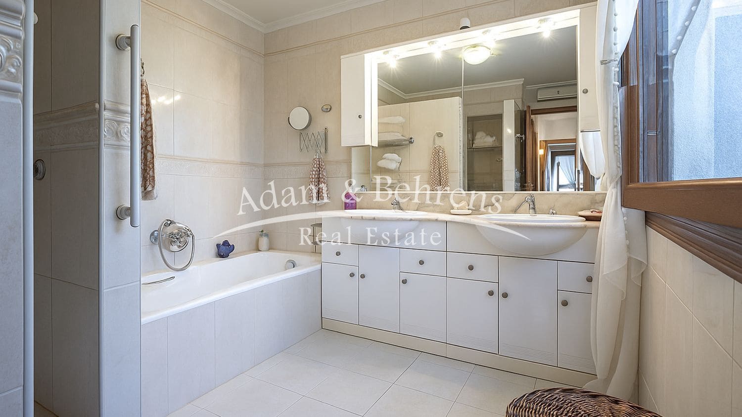 5 sypialnia Willa na sprzedaż w Denia z basenem garażem - 850 000 € (Ref: 9371196)