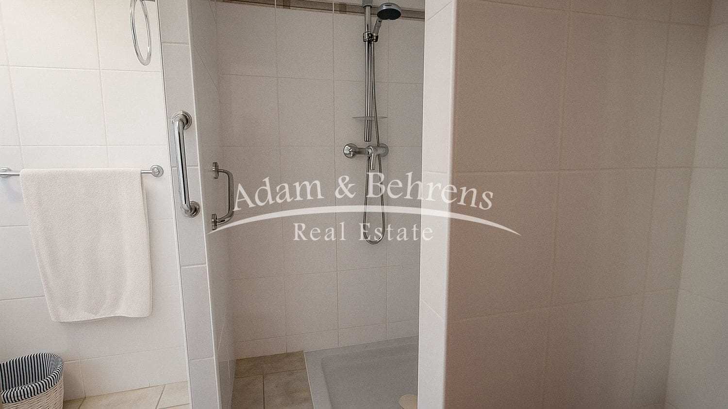 5 sypialnia Willa na sprzedaż w Denia z basenem garażem - 850 000 € (Ref: 9371196)