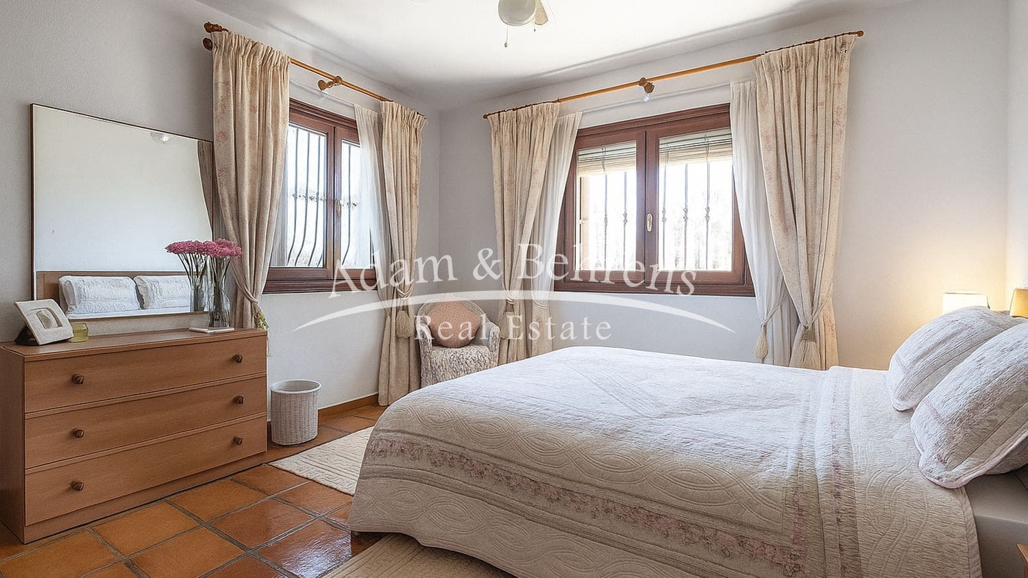 5 sypialnia Willa na sprzedaż w Denia z basenem garażem - 850 000 € (Ref: 9371196)