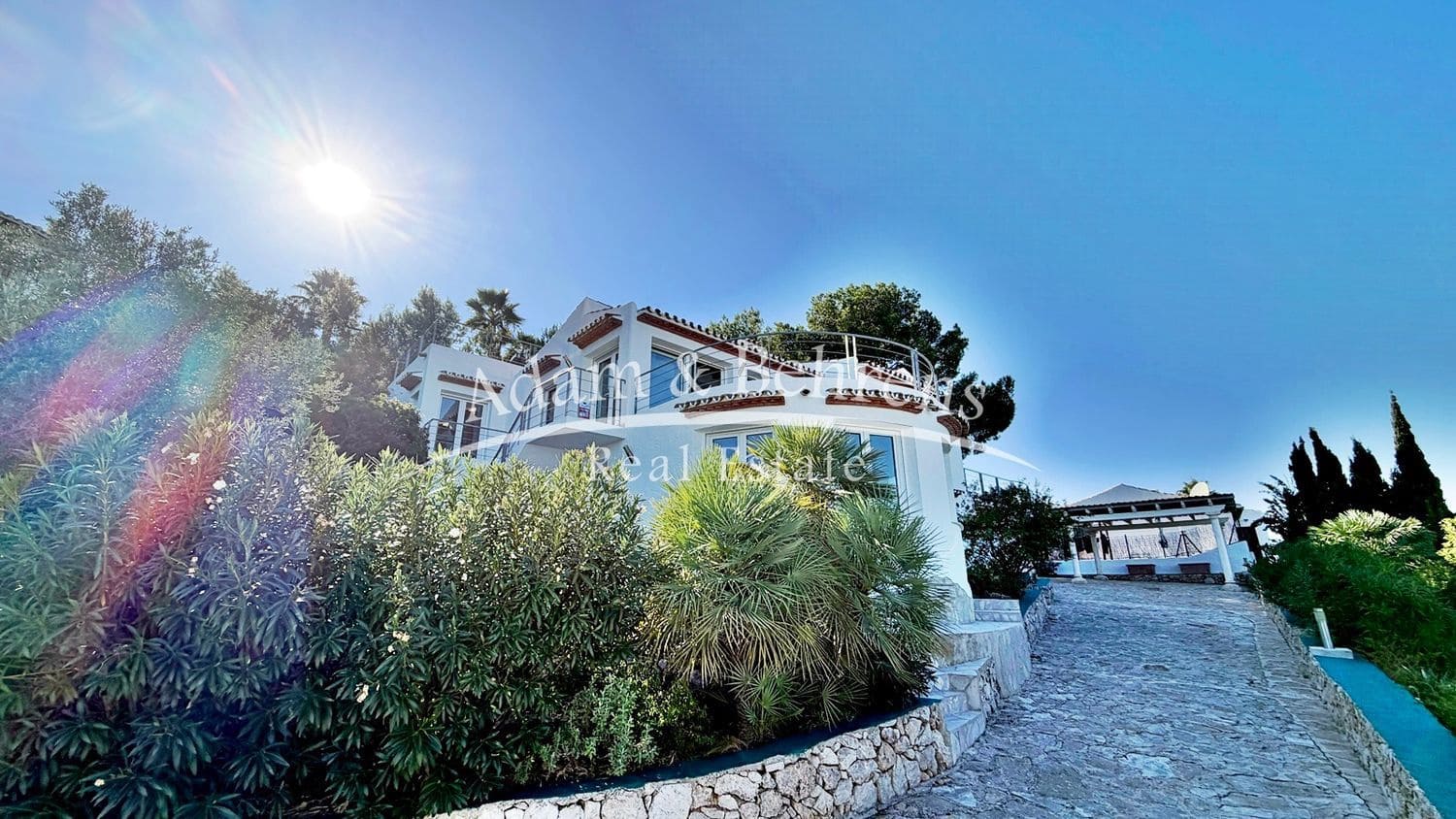 4 sypialnia Willa na sprzedaż w Denia z basenem garażem - 550 000 € (Ref: 9371197)