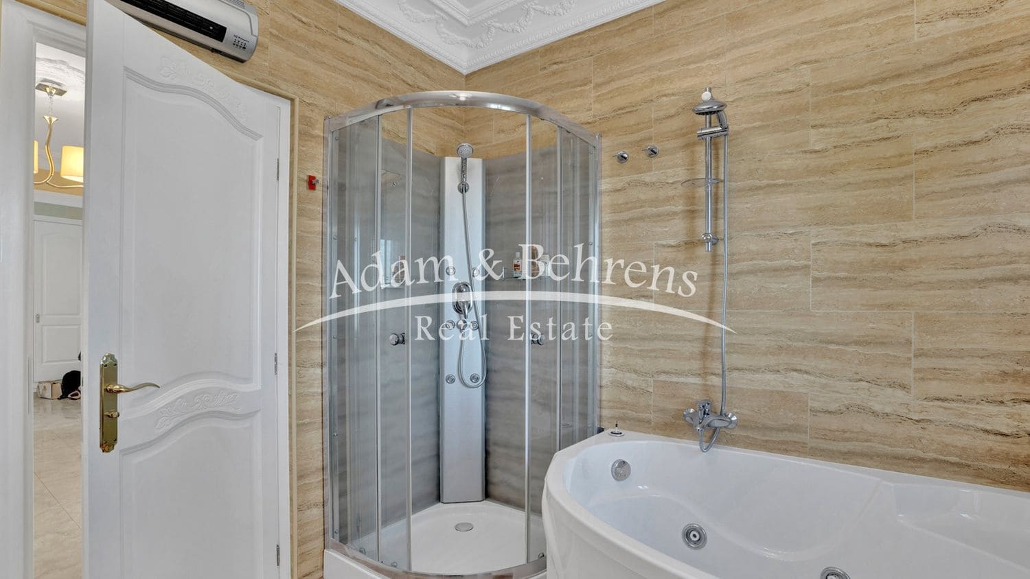 6 quarto Moradia para venda em Denia com piscina garagem - 1 290 000 € (Ref: 9472222)