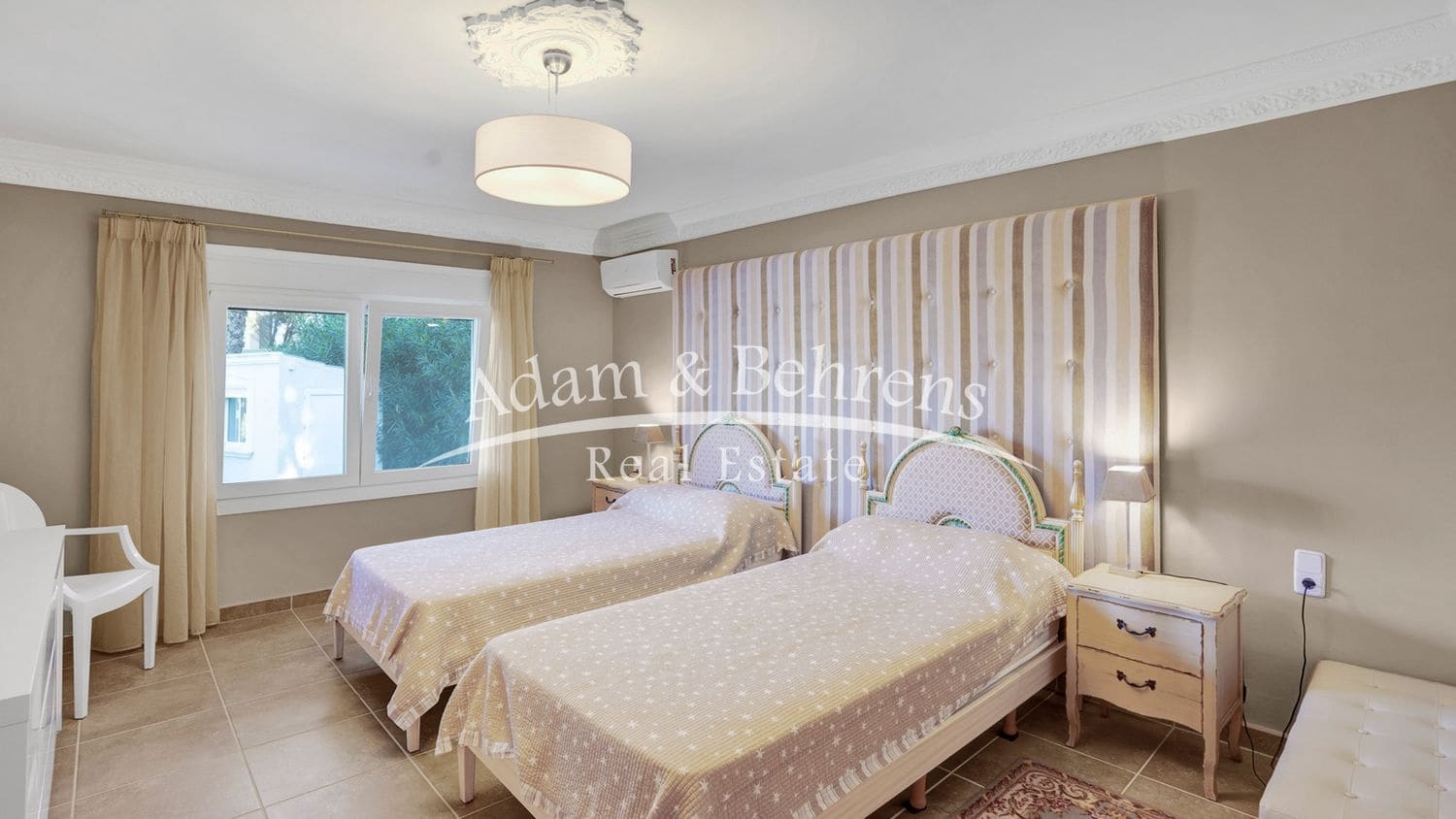 6 quarto Moradia para venda em Denia com piscina garagem - 1 290 000 € (Ref: 9472222)