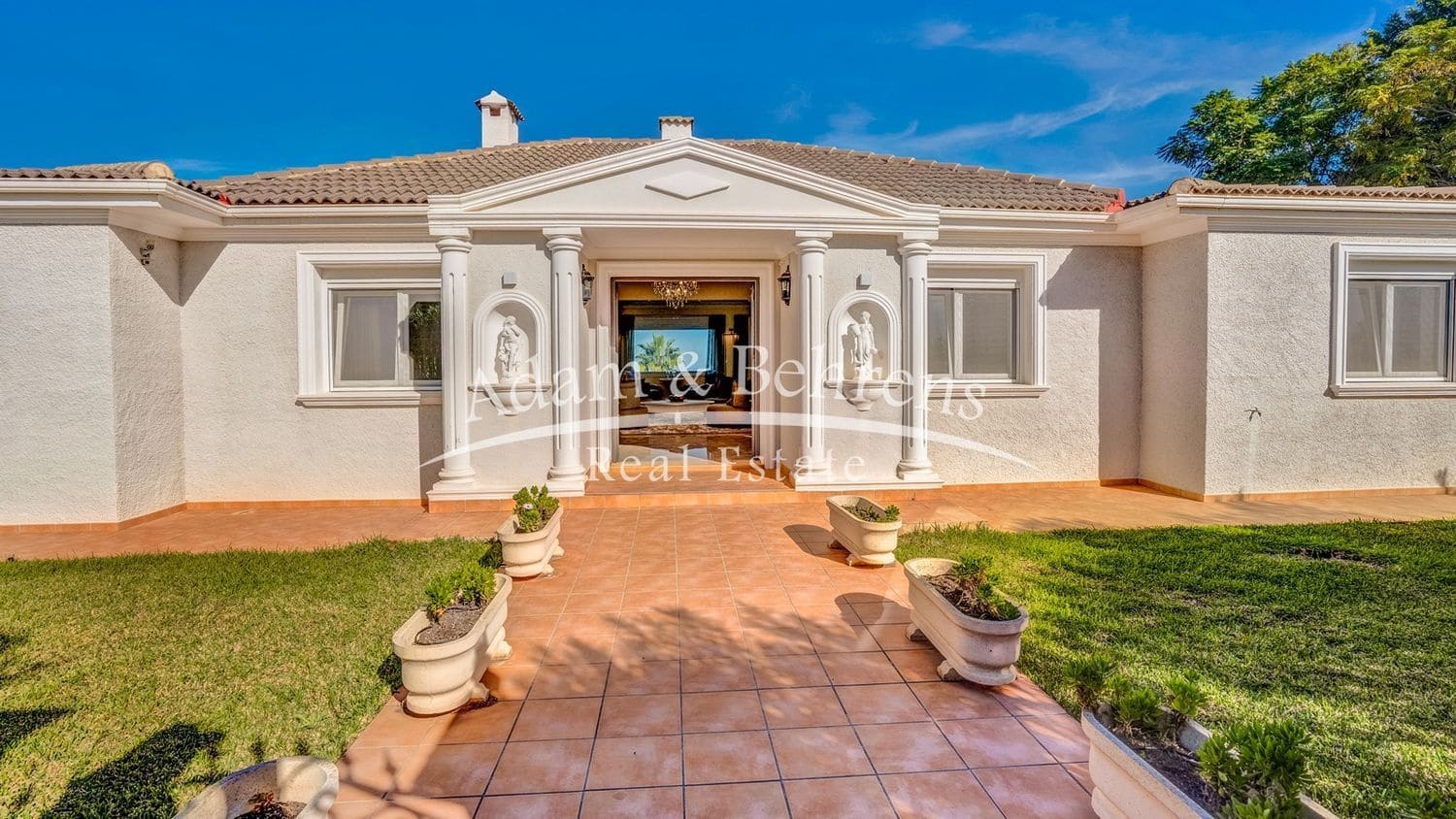 6 quarto Moradia para venda em Denia com piscina garagem - 1 290 000 € (Ref: 9472222)