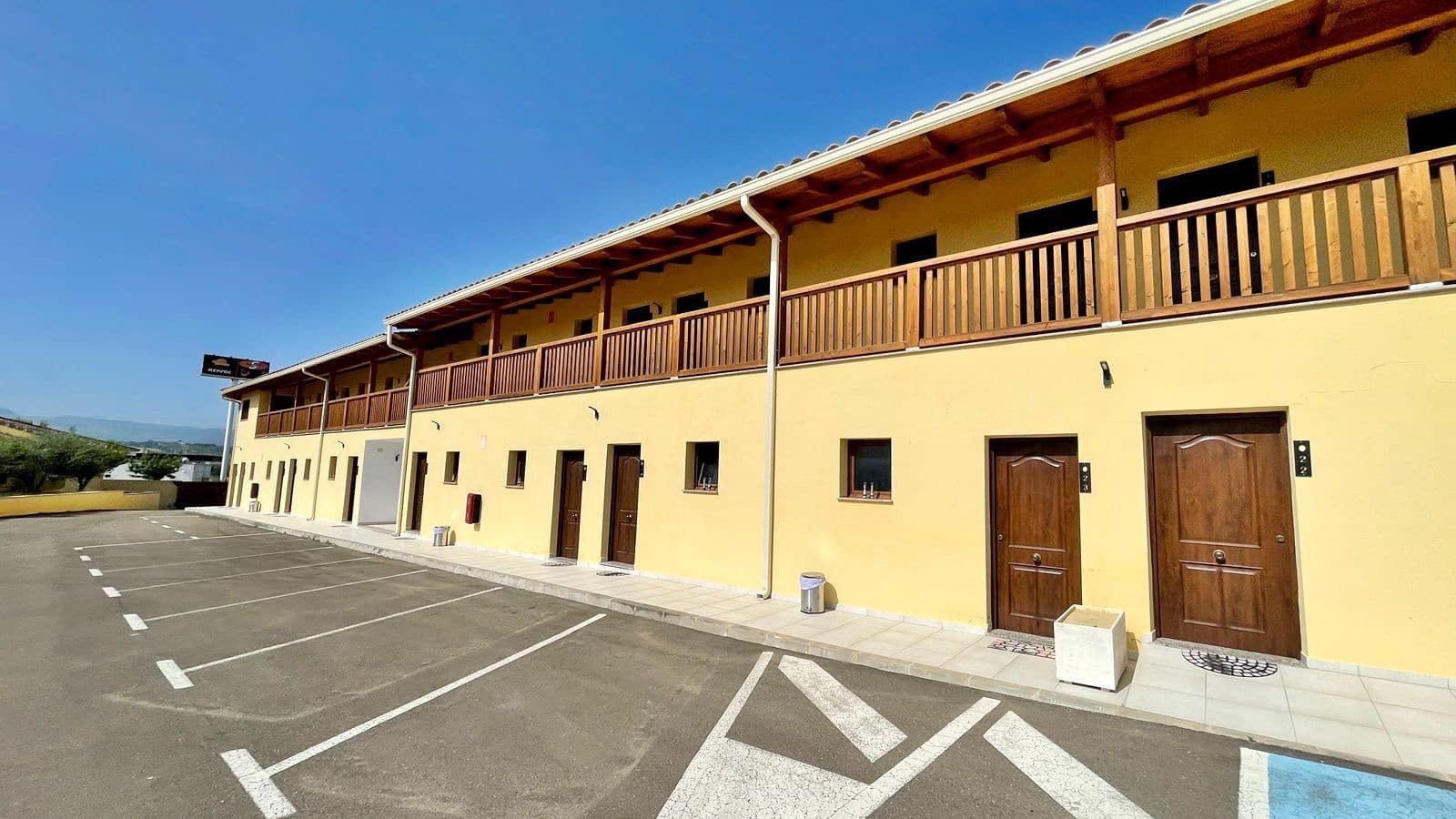 55 slaapkamer Commercieel te koop in L'Olleria met zwembad garage - € 10.000.000 (Ref: 9512036)