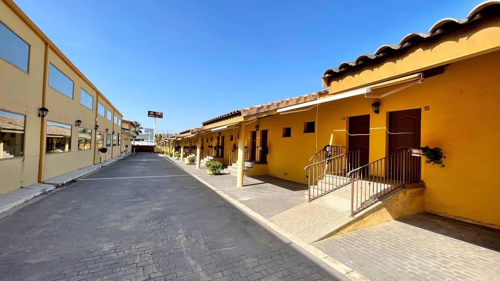 55 slaapkamer Commercieel te koop in L'Olleria met zwembad garage - € 10.000.000 (Ref: 9512036)