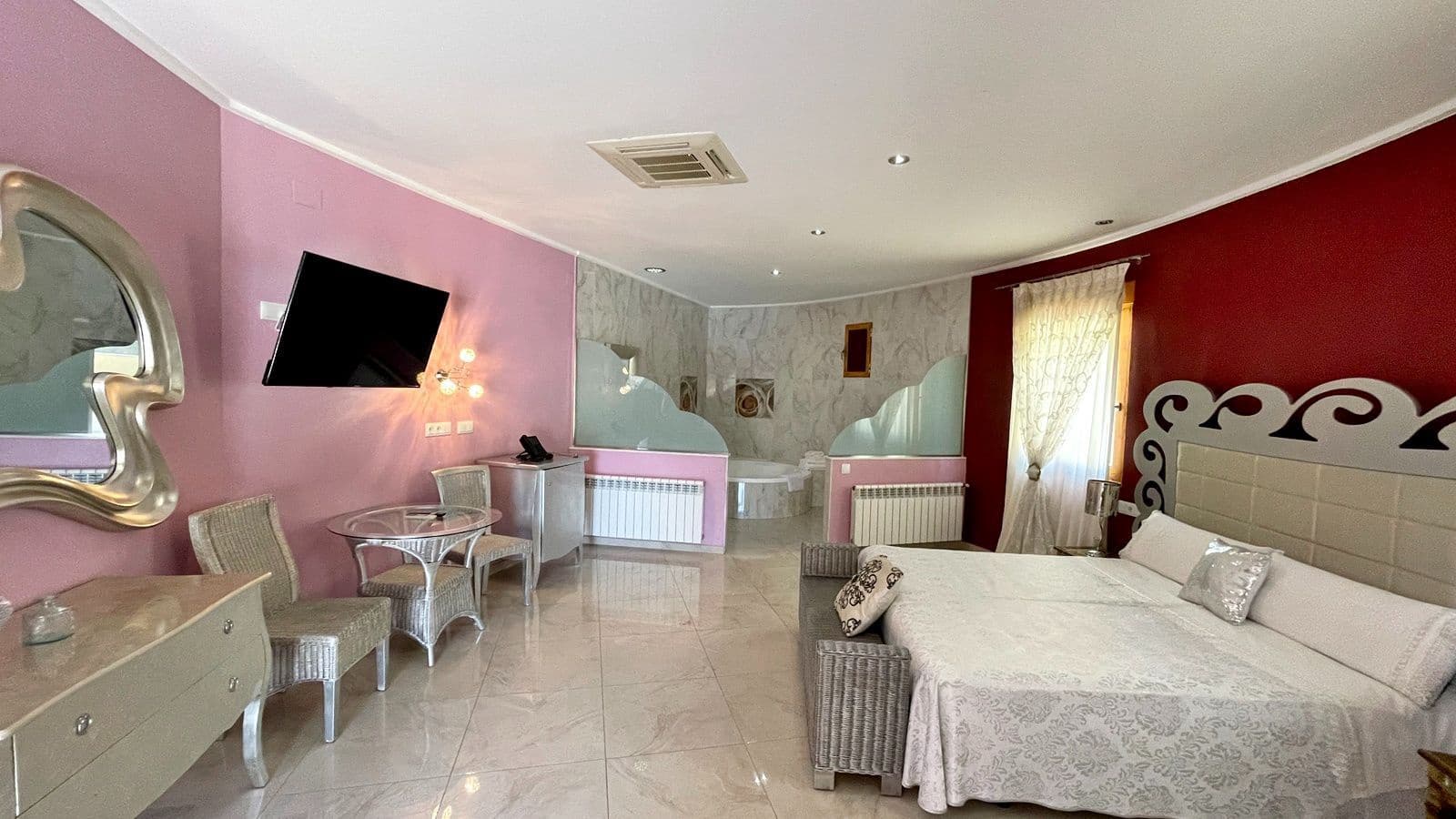 55 slaapkamer Commercieel te koop in L'Olleria met zwembad garage - € 10.000.000 (Ref: 9512036)