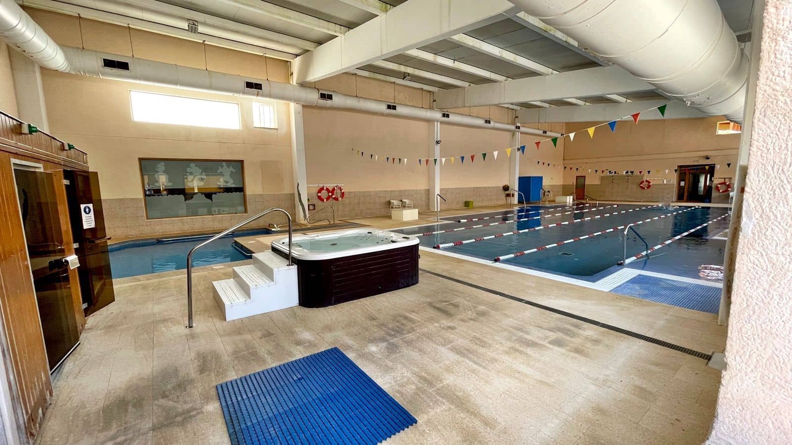 55 slaapkamer Commercieel te koop in L'Olleria met zwembad garage - € 10.000.000 (Ref: 9512036)