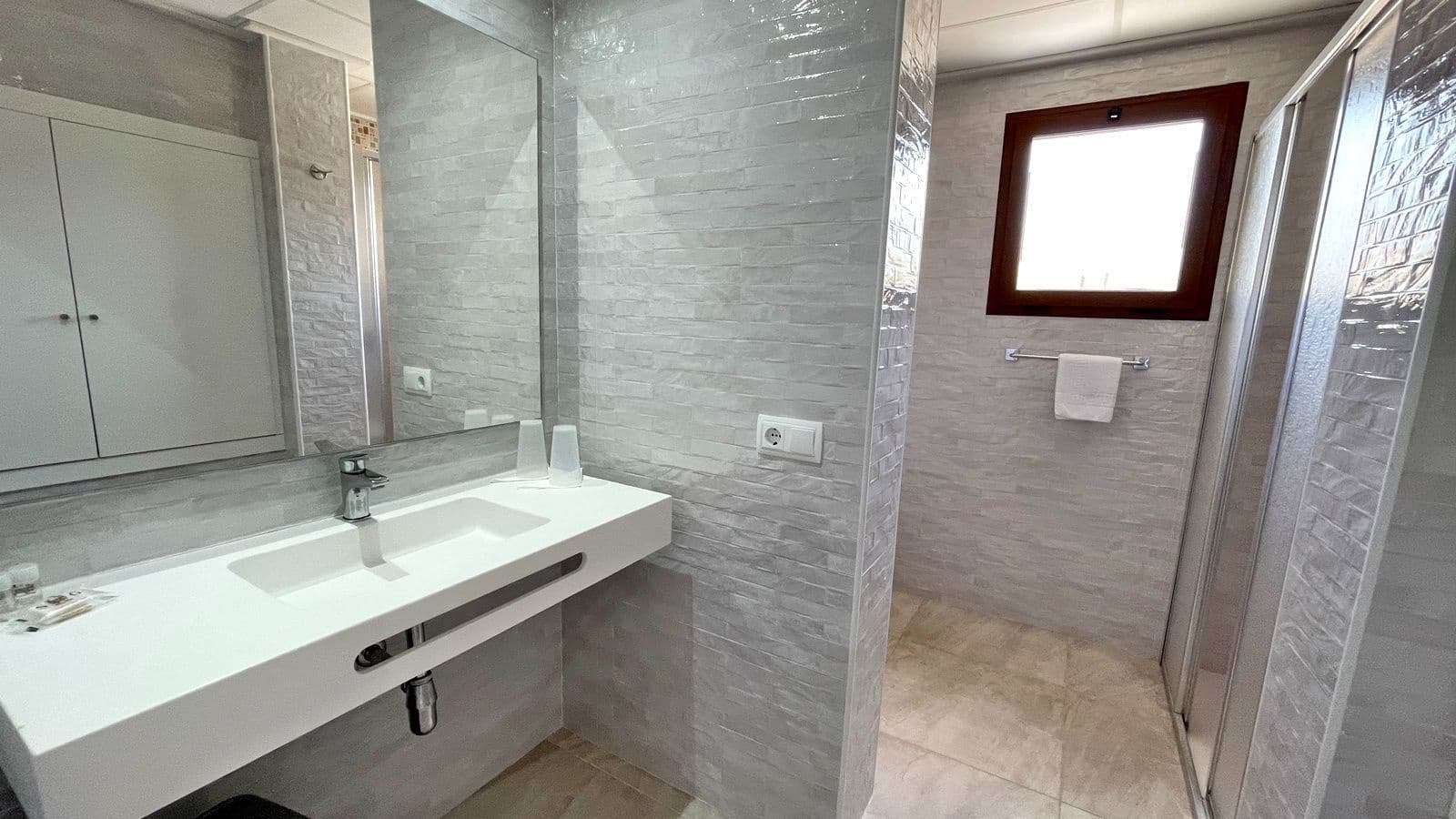 55 slaapkamer Commercieel te koop in L'Olleria met zwembad garage - € 10.000.000 (Ref: 9512036)