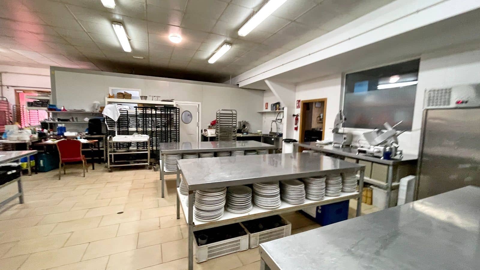 55 slaapkamer Commercieel te koop in L'Olleria met zwembad garage - € 10.000.000 (Ref: 9512036)