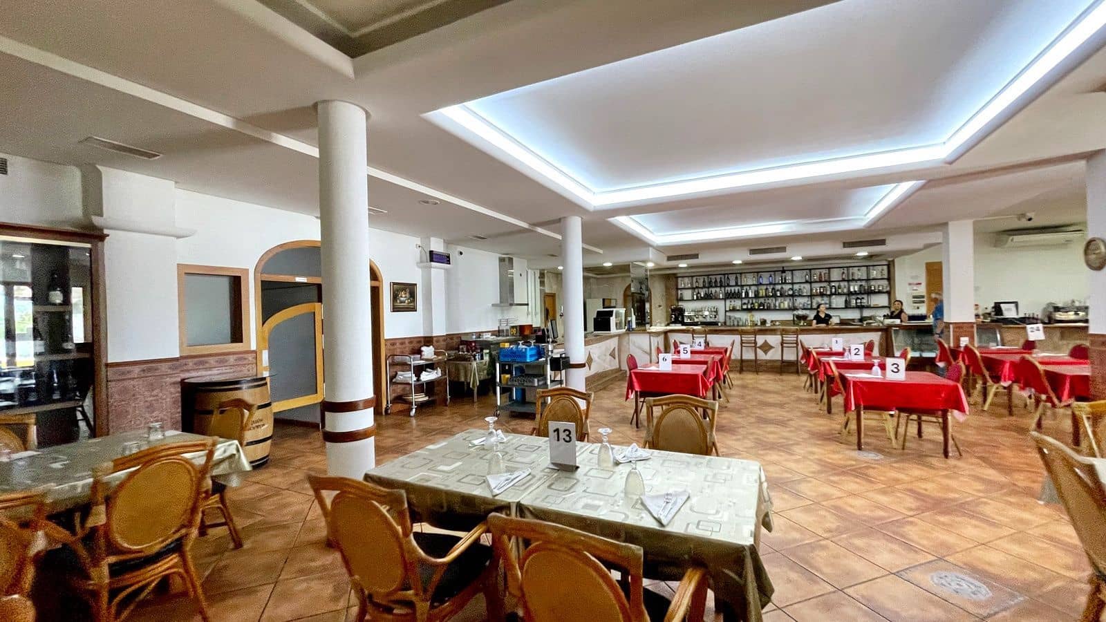 55 slaapkamer Commercieel te koop in L'Olleria met zwembad garage - € 10.000.000 (Ref: 9512036)